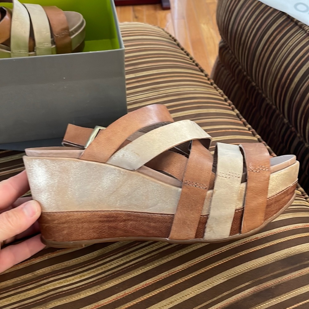 Womens Antelope Multi Strap size 39.